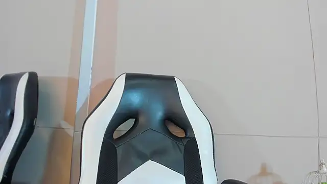 Snapshot of luna_bradley_ chatting on 03/19/26, 12:20 luna bradley online show from 03/19/26, 12:20