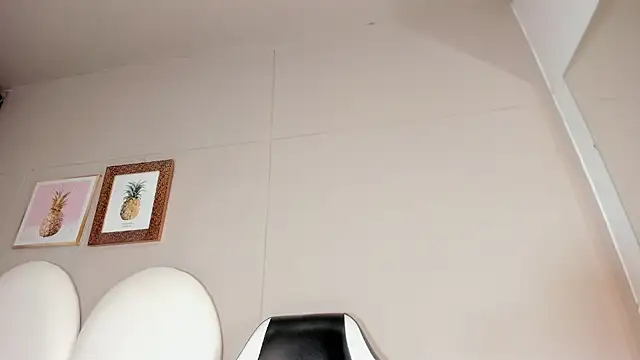 Snapshot of luna_bradley_ chatting on 03/25/26, 12:22 luna bradley online show from 03/25/26, 12:22