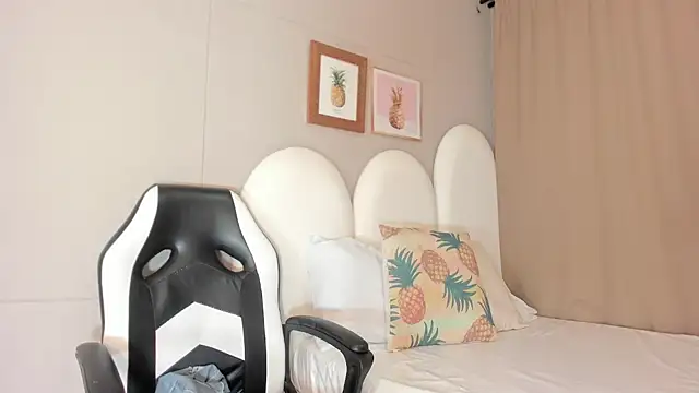 Snapshot of luna_bradley_ chatting on 03/31/26, 12:16 luna bradley online show from 03/31/26, 12:16