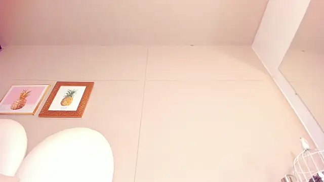 Snapshot of luna_bradley_ chatting on 04/14/26, 12:55 luna bradley online show from 04/14/26, 12:55