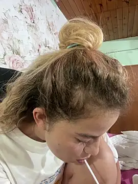 Snapshot of AriBeautiful chatting on 03/02/26, 08:32 AriBeautiful online show from 03/02/26, 08:32