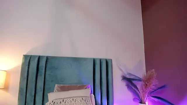 Snapshot of AndraCyruss chatting on 02/21/26, 12:22 AndraCyruss online show from 02/21/26, 12:22