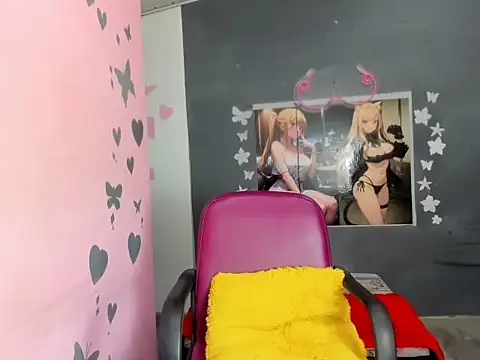 Luna white1 online show from 04/15/26, 07:43