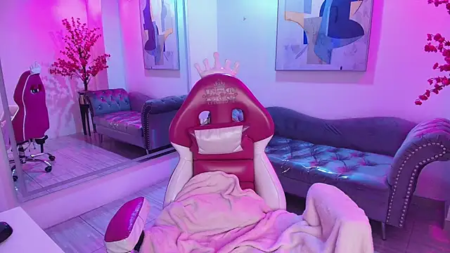 Snapshot of Chloe_dolly chatting on 04/19/26, 06:10 Chloe dolly online show from 04/19/26, 06:10