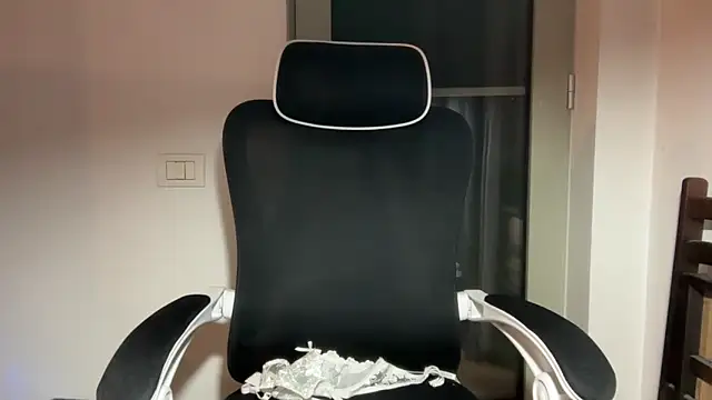 minniebunnyyy online show from 03/04/26, 10:49