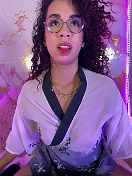 Woo isDaphne online show from 03/07/26, 11:02