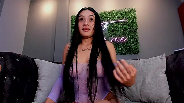 Snapshot of danielebeck chatting on 02/15/26, 01:31 danielebeck online show from 02/15/26, 01:31