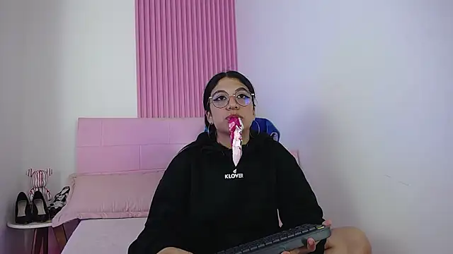 sharlotaustral18 online show from 02/10/26, 03:38