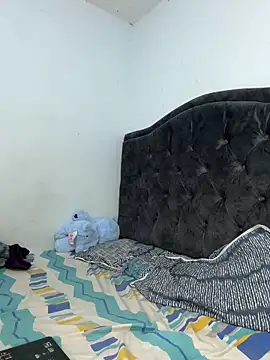 Snapshot of two_cam_latin chatting on 02/25/26, 04:33 two cam latin online show from 02/25/26, 04:33