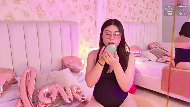 Snapshot of Mia_Reize chatting on 02/09/26, 12:20 Mia Reize online show from 02/09/26, 12:20