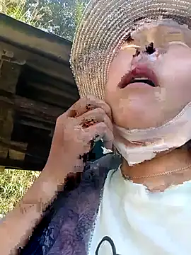 Yiyoongg online show from 02/15/26, 07:51