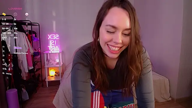 Snapshot of Monroe_Linger chatting on 04/13/26, 03:17 Monroe Linger online show from 04/13/26, 03:17