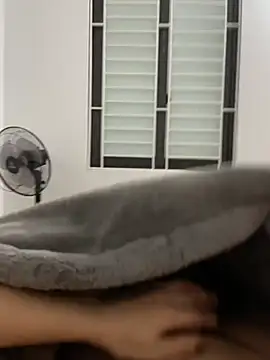 Snapshot of huyenzz chatting on 02/19/26, 02:57 huyenzz online show from 02/19/26, 02:57