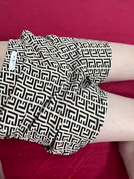 Snapshot of huyenzz chatting on 04/15/26, 04:14 huyenzz online show from 04/15/26, 04:14