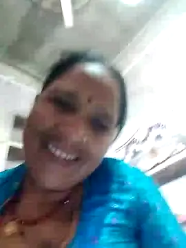 Snapshot of Loomaraj chatting on 06/20/26, 07:44 Loomaraj online show from 06/20/26, 07:44