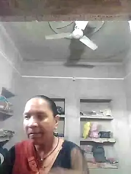 Snapshot of Loomaraj chatting on 07/07/26, 08:29 Loomaraj online show from 07/07/26, 08:29
