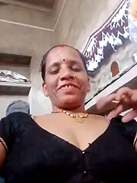 Snapshot of Anitarakkoli chatting on 05/27/26, 05:48 Anitarakkoli online show from 05/27/26, 05:48
