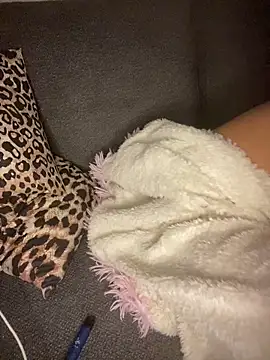 Snapshot of little_dreamer_ chatting on 03/15/26, 07:42 little dreamer online show from 03/15/26, 07:42