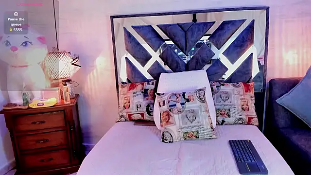 annie vega17  online show from 05/10/26, 01:55