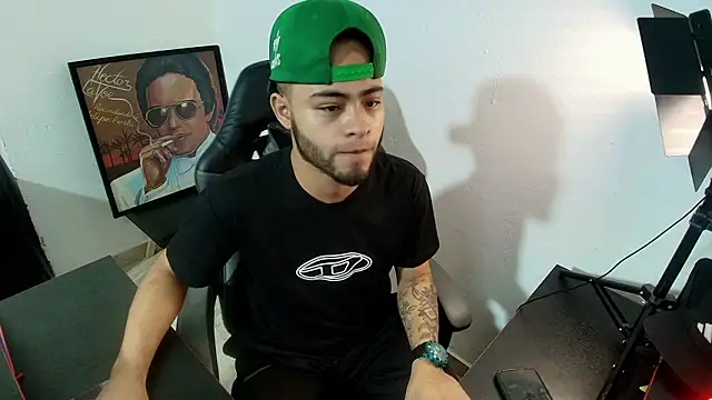 Snapshot of Xanderstone00 chatting on 02/13/26, 09:44 Xanderstone00 online show from 02/13/26, 09:44