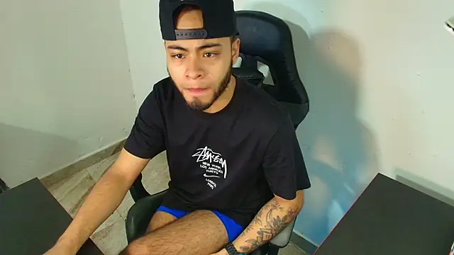 Snapshot of Xanderstone00 chatting on 02/24/26, 05:00 Xanderstone00 online show from 02/24/26, 05:00