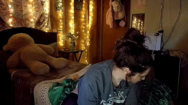 Snapshot of VelvetBrunetteXo chatting on 03/18/26, 05:16 VelvetBrunetteXo online show from 03/18/26, 05:16