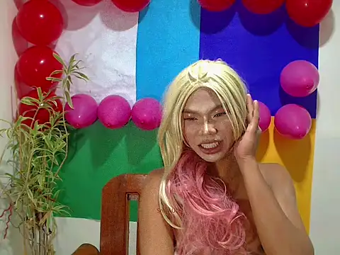 Snapshot of shopiaxox1 chatting on 02/12/26, 01:11 shopiaxox1 online show from 02/12/26, 01:11