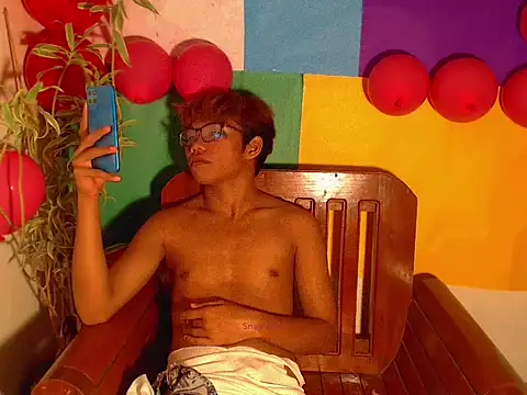 Snapshot of shopiaxox1 chatting on 02/16/26, 11:01 shopiaxox1 online show from 02/16/26, 11:01