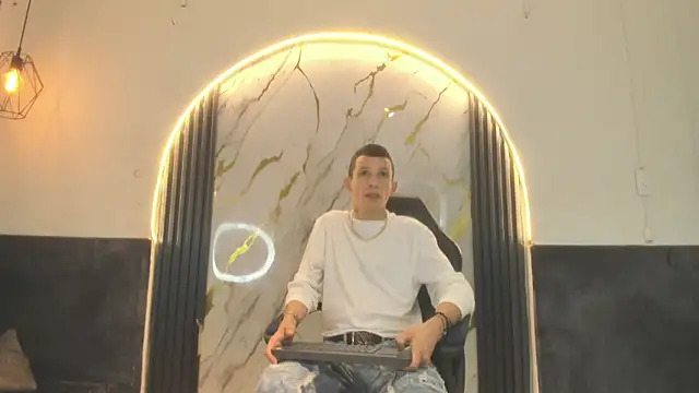 Snapshot of Isaak_26 chatting on 02/15/26, 12:25 Isaak 26 online show from 02/15/26, 12:25