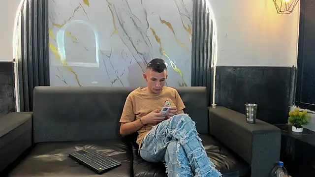 Isaak 26 online show from 03/29/26, 07:25