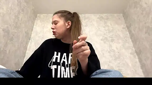 Snapshot of Lunexia_Kysstoria chatting on 02/18/26, 03:52 Lunexia Kysstoria online show from 02/18/26, 03:52