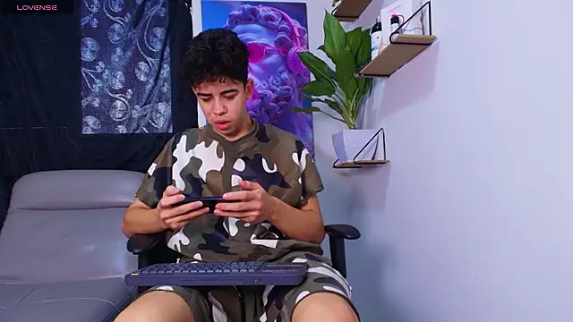 Snapshot of Gael_moon_ chatting on 02/17/26, 08:59 Gael moon online show from 02/17/26, 08:59