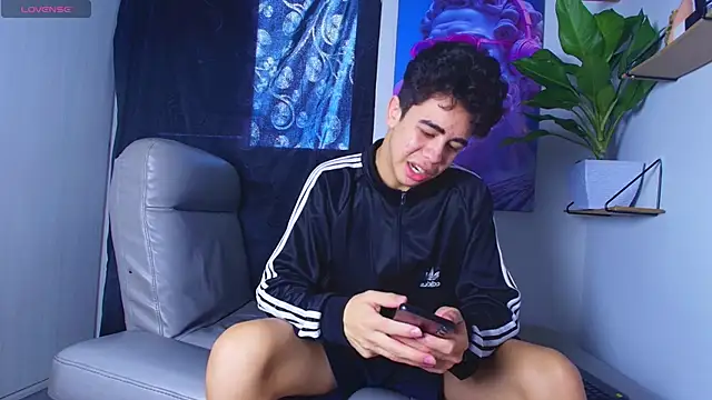 Snapshot of Gael_moon_ chatting on 02/26/26, 08:19 Gael moon online show from 02/26/26, 08:19