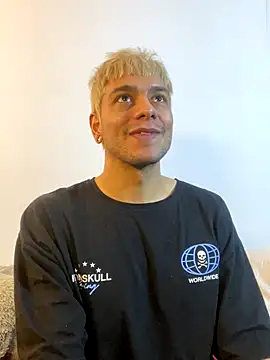 Snapshot of acid_timee chatting on 11/19/25, 02:33 acid timee online show from 11/19/25, 02:33