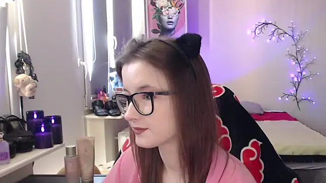 Snapshot of LunaXcherry chatting on 05/02/26, 11:37 LunaXcherry online show from 05/02/26, 11:37