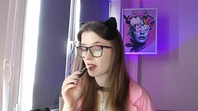 Snapshot of LunaXcherry chatting on 05/21/26, 04:47 LunaXcherry online show from 05/21/26, 04:47