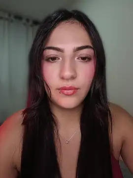 Snapshot of Alessia_fiore333 chatting on 04/21/26, 01:42 Alessia fiore333 online show from 04/21/26, 01:42
