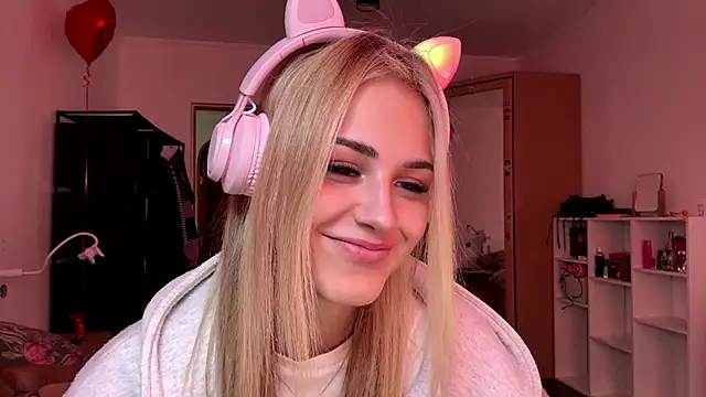 Evva mayy online show from 02/19/26, 12:23