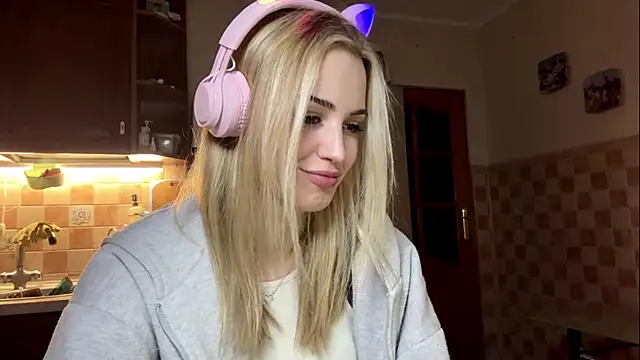 Evva mayy online show from 02/22/26, 04:49