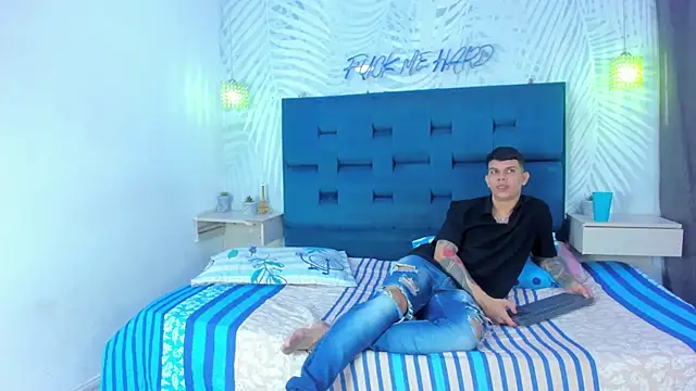 Snapshot of Adventurous_Boys chatting on 03/02/26, 06:15 Adventurous Boys online show from 03/02/26, 06:15