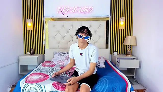 Adventurous Boys online show from 04/17/26, 06:00