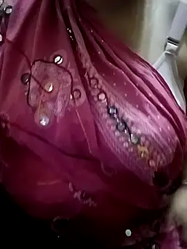 Snapshot of Simran_008 chatting on 04/22/26, 04:19 Simran 008 online show from 04/22/26, 04:19