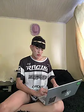 Snapshot of max_femboy chatting on 03/28/26, 08:30 max femboy online show from 03/28/26, 08:30