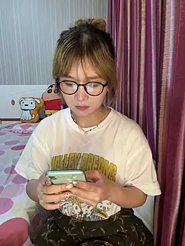 Snapshot of A-cola chatting on 07/14/26, 01:17 A-cola online show from 07/14/26, 01:17