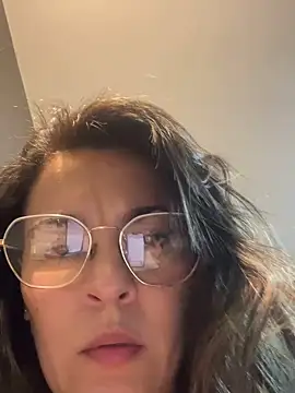 Snapshot of justinahallo chatting on 03/01/26, 01:07 justinahallo online show from 03/01/26, 01:07