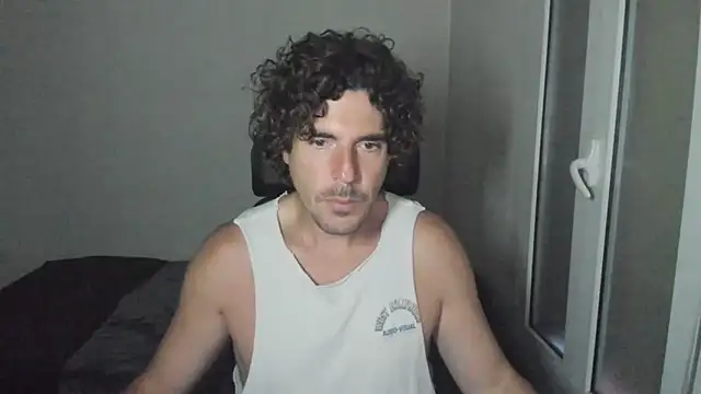 Snapshot of joaquin420_hot chatting on 04/19/26, 04:56 joaquin420 hot online show from 04/19/26, 04:56
