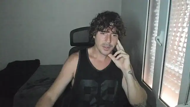 Snapshot of joaquin420_hot chatting on 04/25/26, 04:15 joaquin420 hot online show from 04/25/26, 04:15