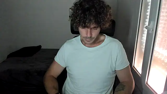 Snapshot of joaquin420_hot chatting on 05/01/26, 08:52 joaquin420 hot online show from 05/01/26, 08:52