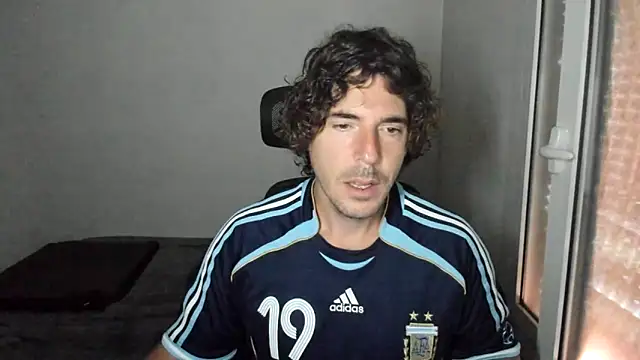 Snapshot of joaquin420_hot chatting on 05/02/26, 06:40 joaquin420 hot online show from 05/02/26, 06:40