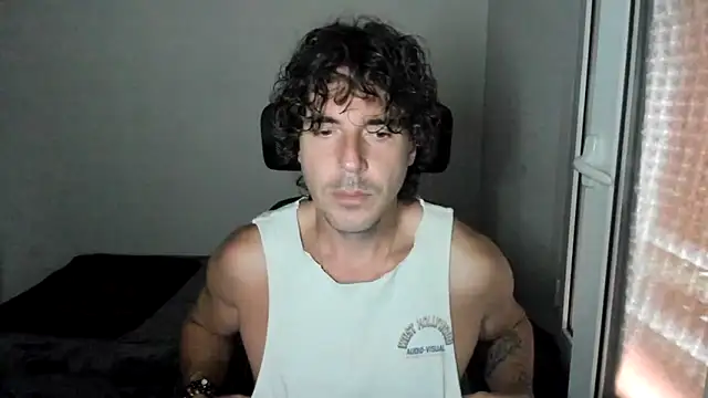 Snapshot of joaquin420_hot chatting on 05/04/26, 03:41 joaquin420 hot online show from 05/04/26, 03:41